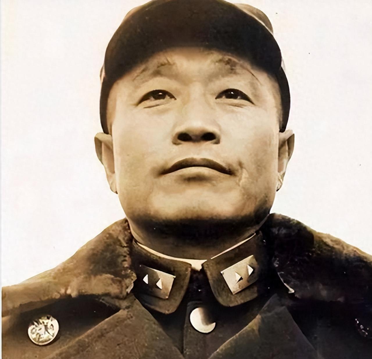 1981年，八宝山杜聿明将军葬礼上，三个儿子没露面，女婿杨振宁陪在身边，全程肃穆