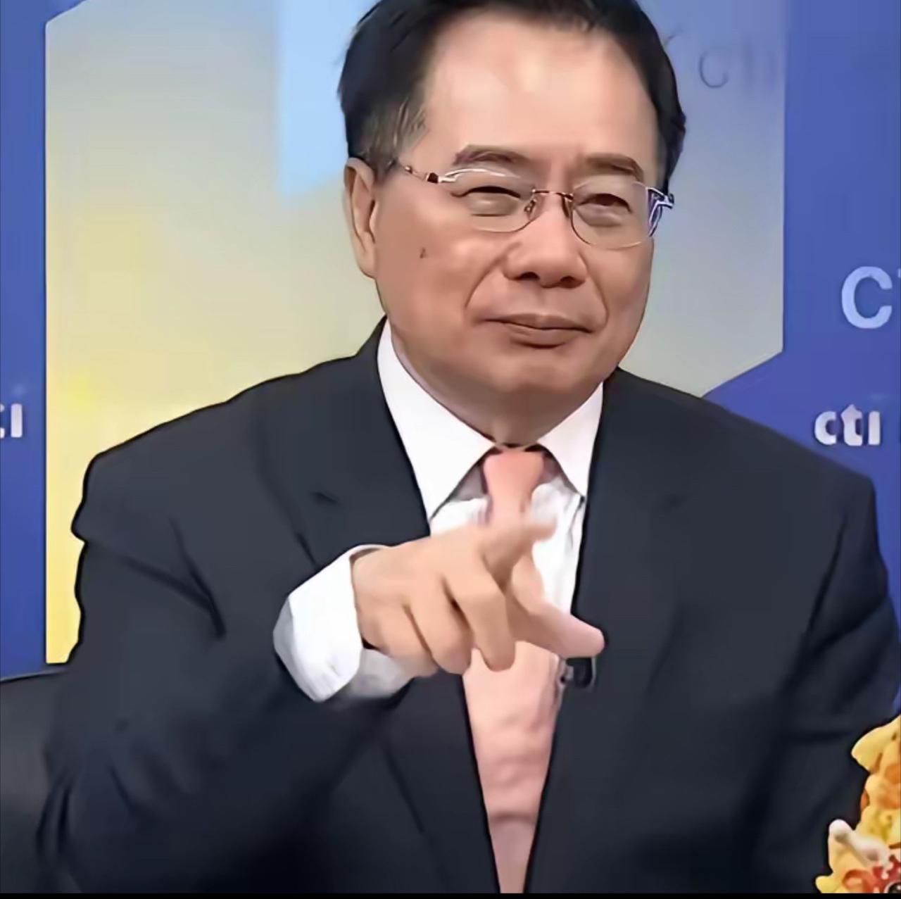 不是，蔡正元在干嘛？越来越跑偏，越来越肆无忌惮了呢，本来还挺敬佩他带个脚铐，现在