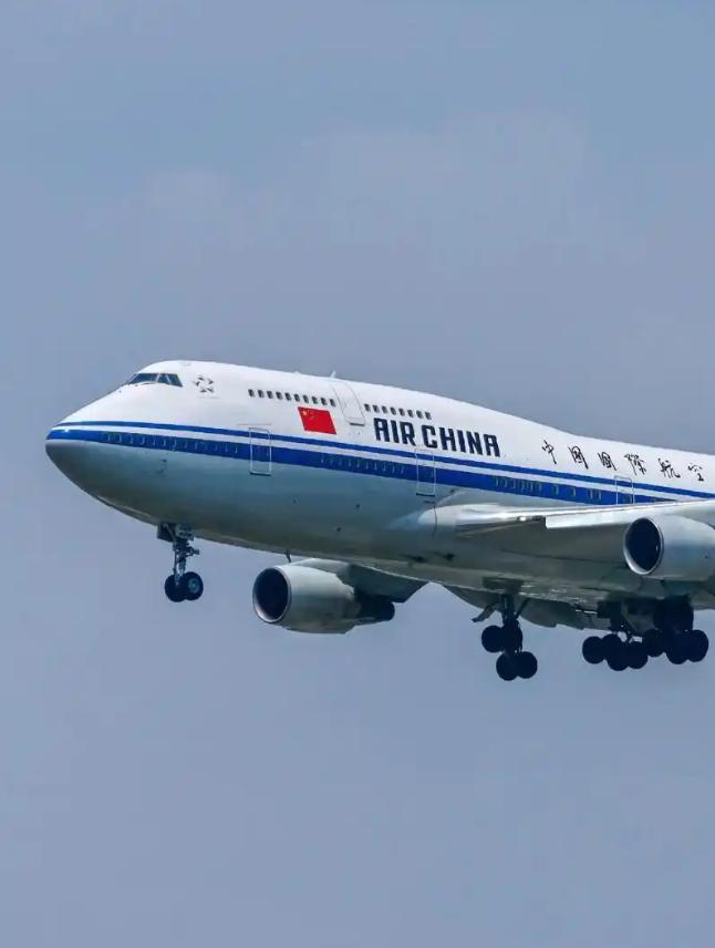 中国三大航空公司突然宣布，1月26日下午，中国国航、东航、南航三大航空