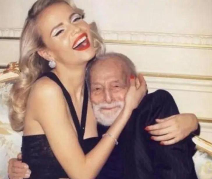 1994年，年仅26岁的脱衣舞娘安娜·妮，成功嫁给89岁高寿的石油大亨，婚后一年