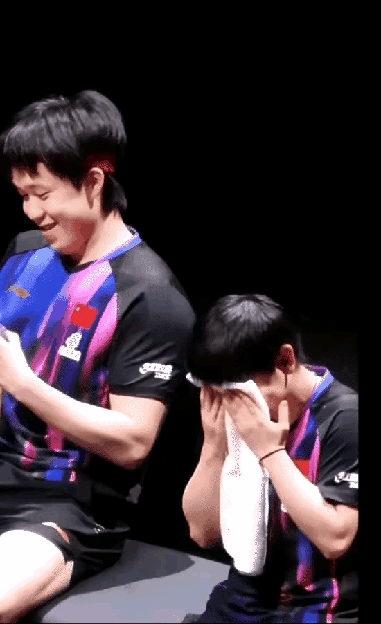 你俩这就有点过分了哈，莎莎你更过分了哈，今天打弟弟妹妹，局间两个不沟通就算了，居