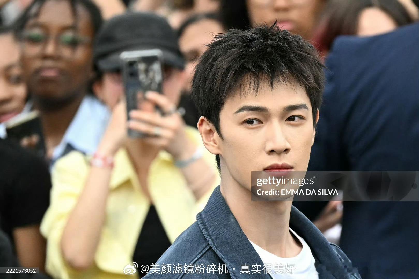 李昀锐、金珉奎时装周生图​​​
