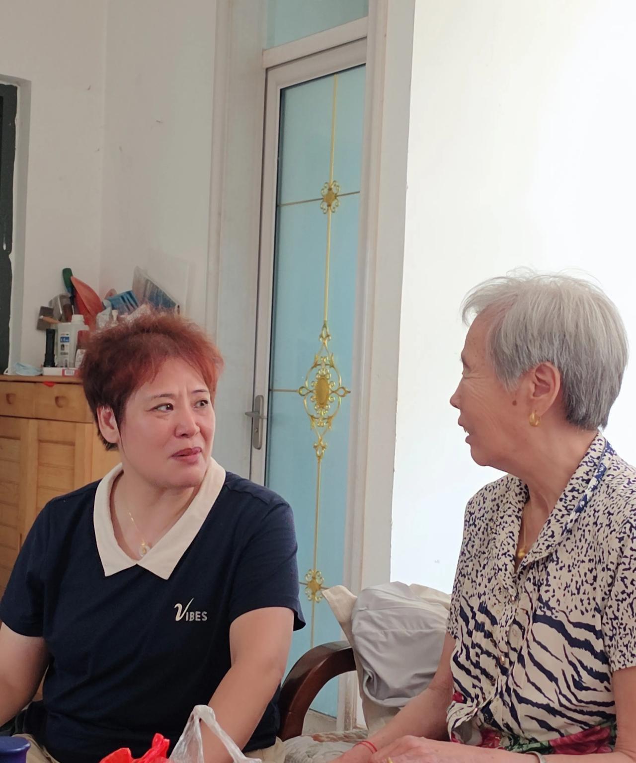 妹妹回来了……外甥女有了孩子后，妹妹和妹夫就去南京带孩子，我也很少见到她。今年