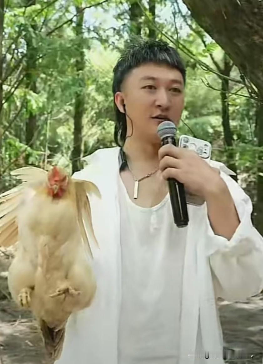 小故事！你看二子今天，在直播间里阳光自信积极向上。对二子来说，只有毅