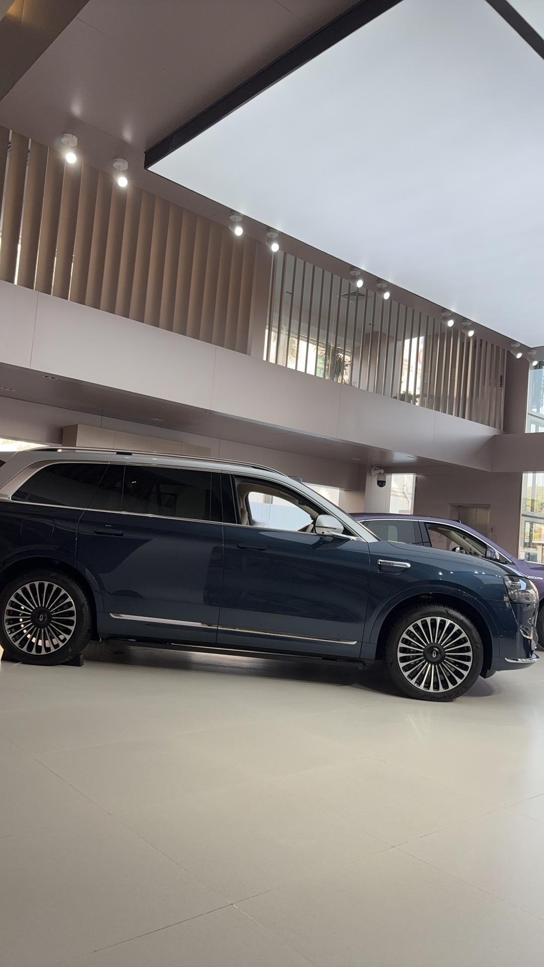 问界M9成功的几个理由1，外观做得确实比较豪华大气2，智能化驾驶丝滑3