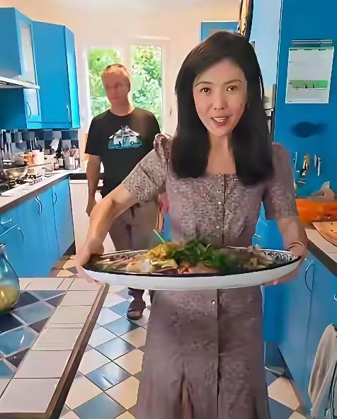 苏女士翻车在正常不过，赚中国人的钱，给老外当奴隶，还骂国人。典型的端起