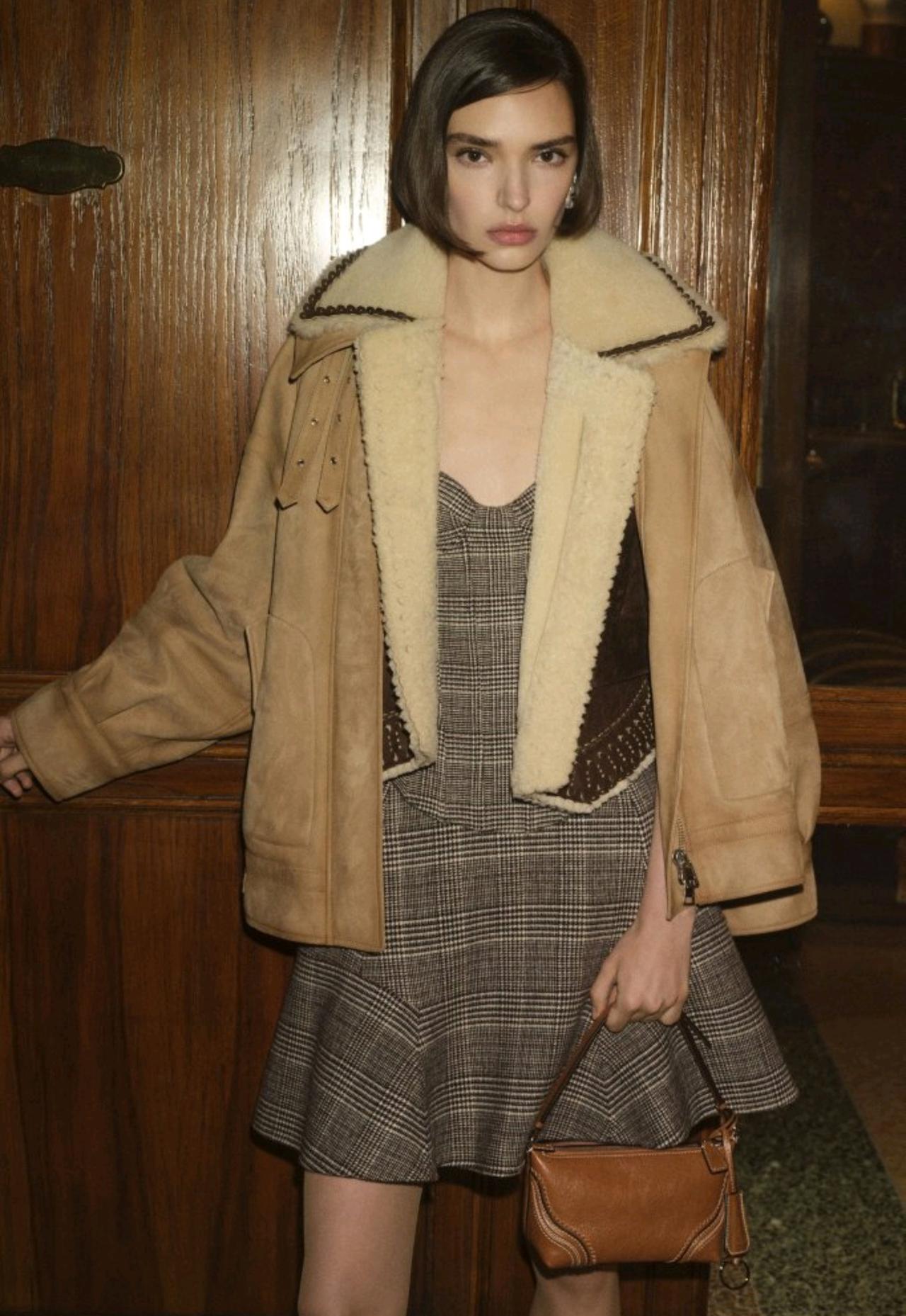 ErmannoScervino2026早秋系列将高定工艺玩出新高度。独创