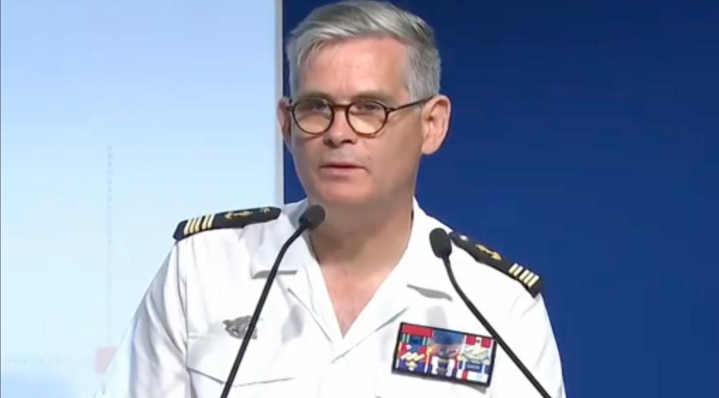 有人说，我国以后不应该提什么中菲，中越，中马南海争端了，因为有南海九段线，里面岛