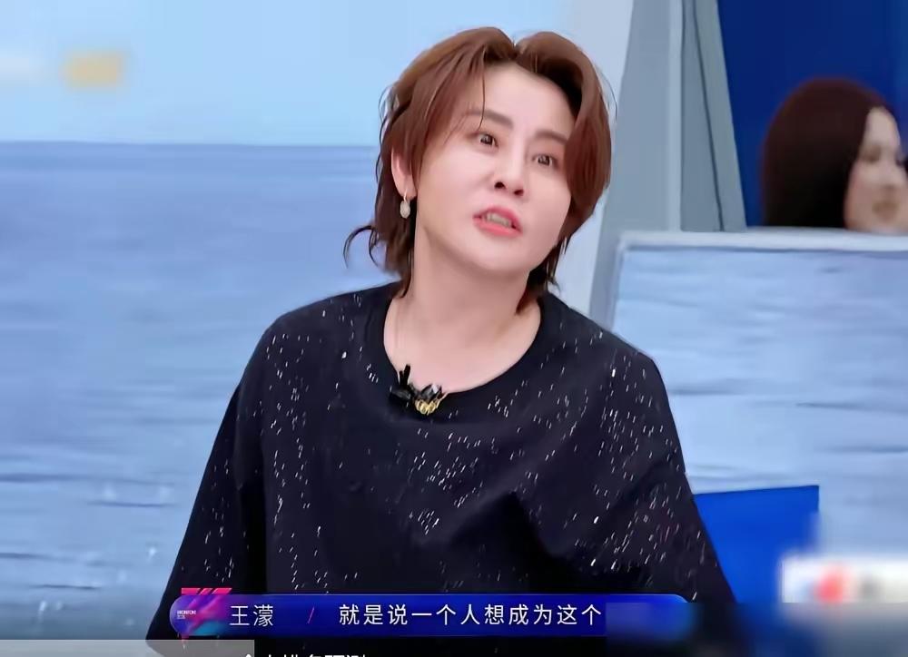 谢娜当众刺了王濛一句：42岁还不结婚，孤单吗？​全场都以为她要黑脸，李小冉的笑