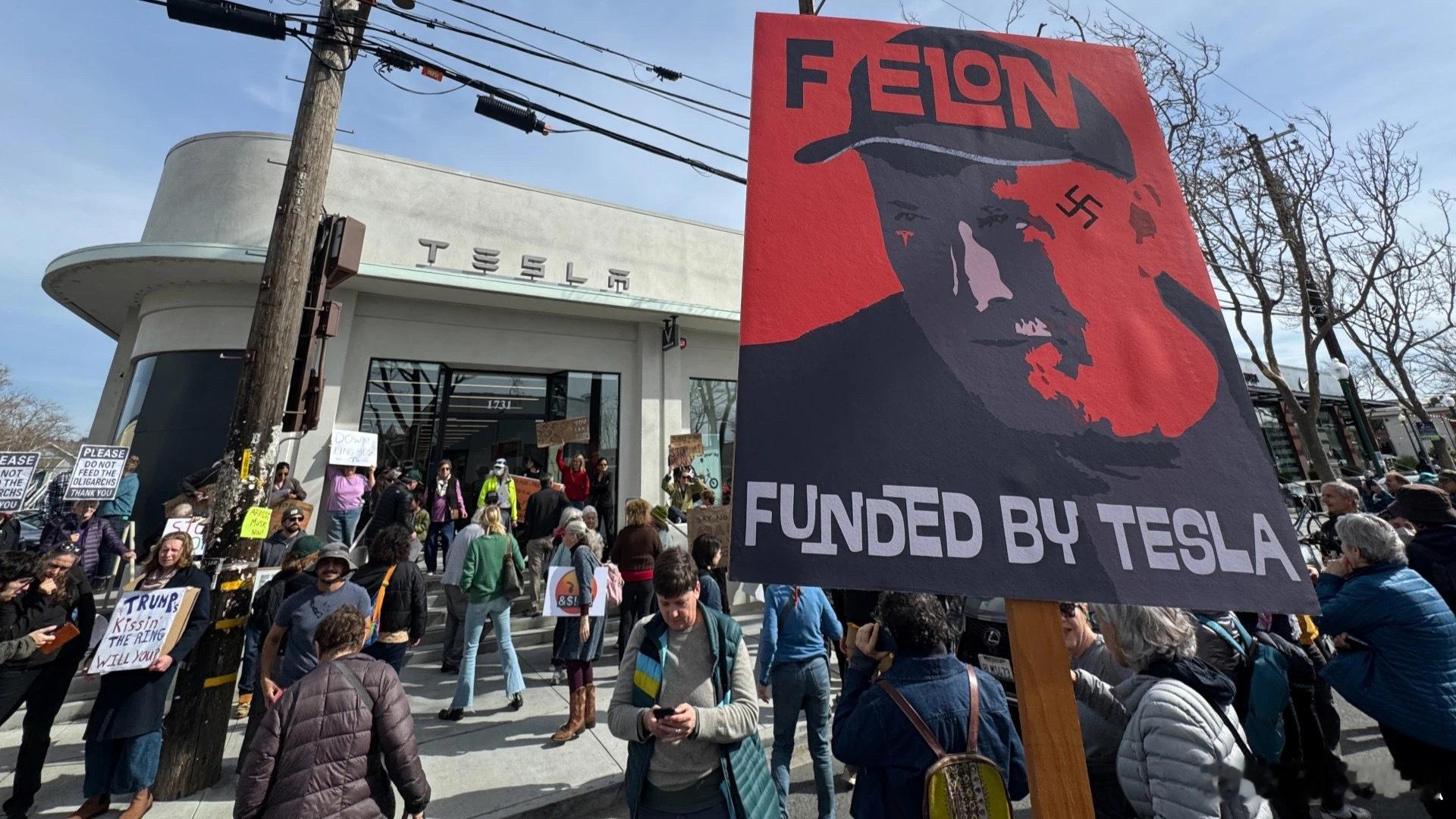 特斯拉门店所有车辆均启动哨兵模式哨兵模式一天下来几十度电，成本也挺高[doge]特斯