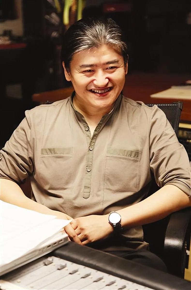 刘欢的板书写得非常漂亮，字如其人，不张扬又足够洒脱。他在对外经贸大学给学生们上了
