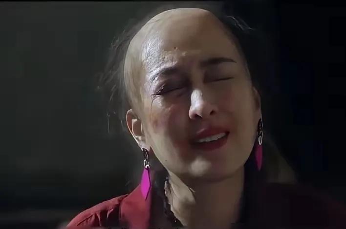 什么叫现实！你看马苏。曾经的金鹰奖、白玉兰奖得主，真正的三料视后。如今在新