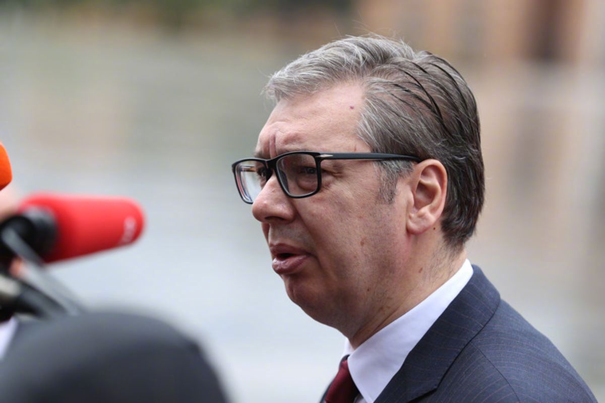 【武契奇：】据俄罗斯《侧面》周刊网站11月12日报道，塞尔维亚总统武契奇在接受媒