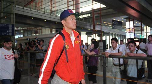 14年宫鲁鸣重返国家队后，坚决弃用在联赛打得还很不错的孙悦朱芳雨王仕鹏等全部老将