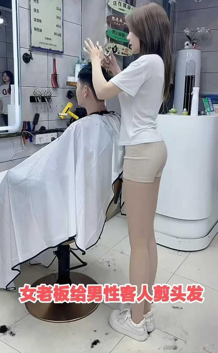 去理发，原来周边的几家发廊都关闭了，不得不多走几步，到另一条街去。其实，小巷也