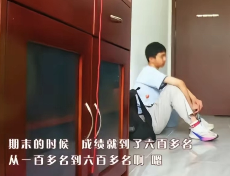 湖南575分的男生决定去打暑假工了，就在他发现即便媒体的人去找了他爸还是没用之后