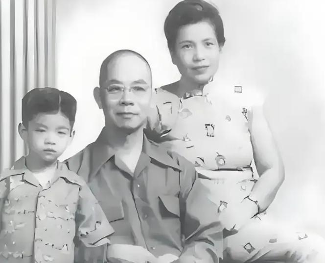 审判吴石的三位主审官都是谁？其中一位的孙女后来火遍大江南北。1950年国民党国防