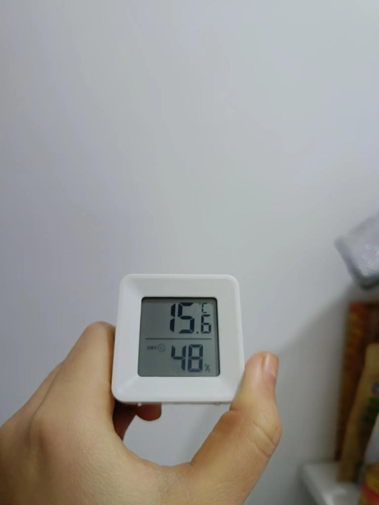 一天交10块暖气费，室内温度15.6我在北京朝阳金盏皮村，城中村居住二房东收