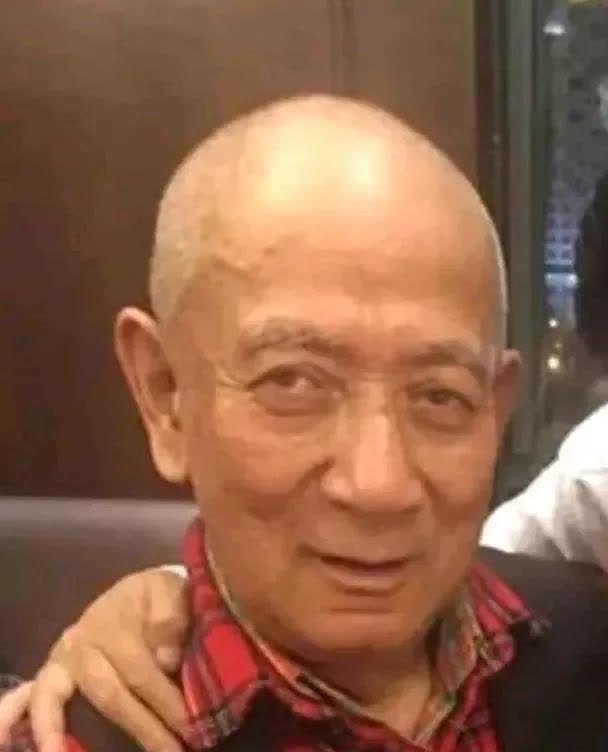 这是水均益的大哥水恒进。水均益的老家在甘肃兰州，父亲是大学教授，母亲在邮局上班。