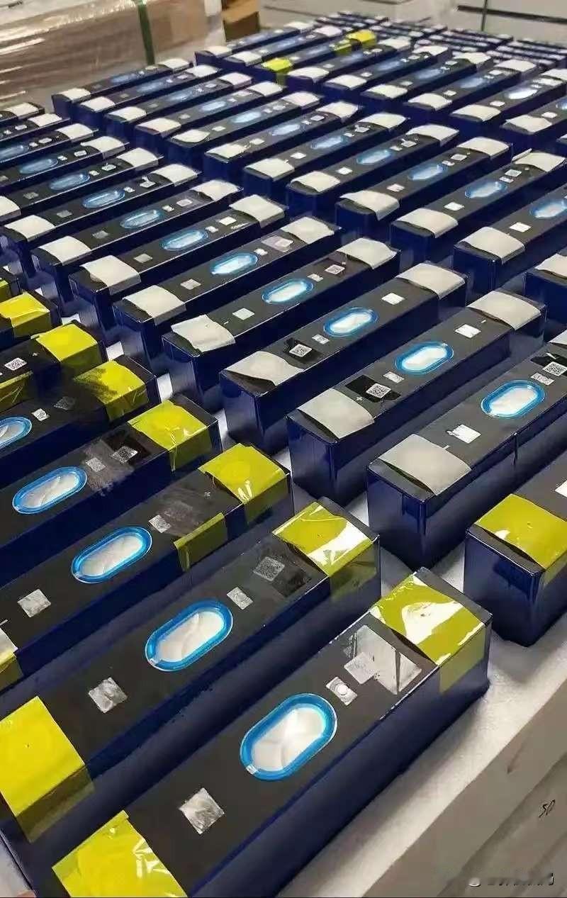 同样是电车，为啥有的一碰就慌，有的却能经住十年的考验？答案就藏在电池包里——磷