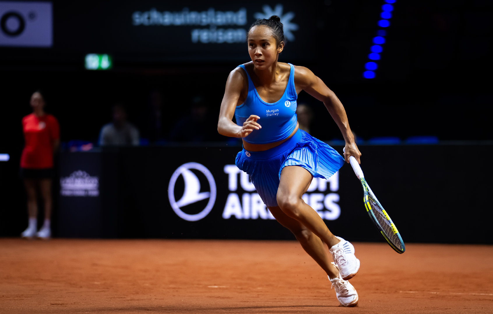 WTA500斯图加特站第二轮，费尔南德斯以6-7(2)6-17-6(5)逆转