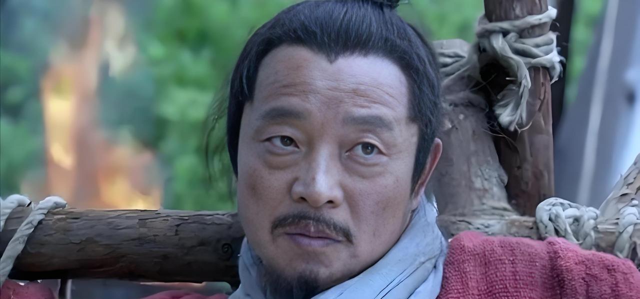 公元前207年，张苍因为运粮失误被刘邦判了腰斩。当他被扒掉衣服，准备行刑的时候。