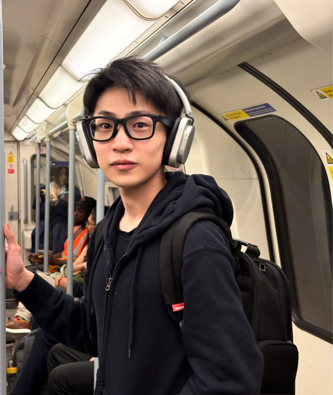 数码闲聊站我严重怀疑数码圈在排挤何同学，但是我没有证据[doge][d