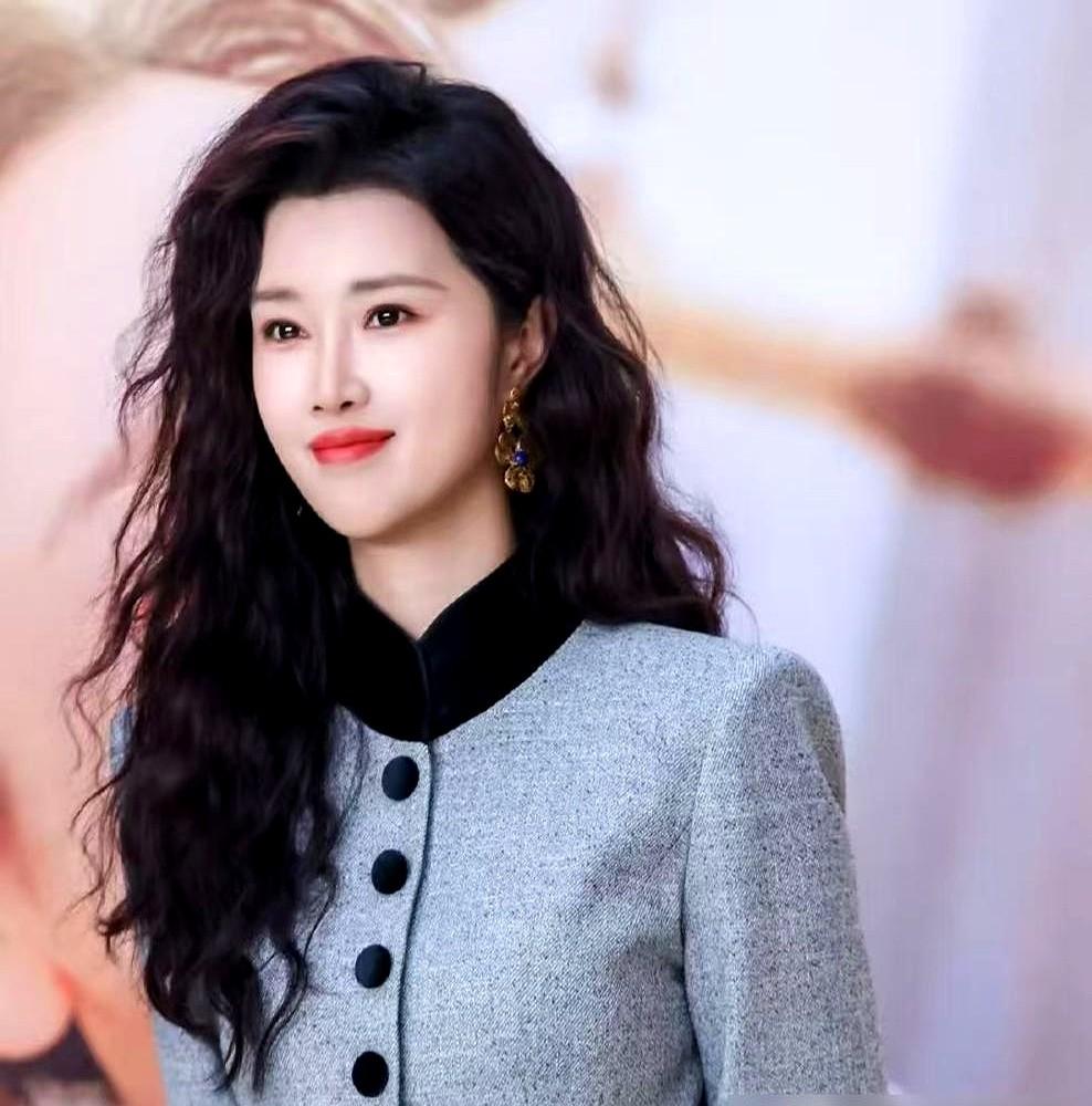 央视剧《我的山与海》评分出炉，配角奚望竟然甩了主角一截。奚望演的郝倩倩拿了8