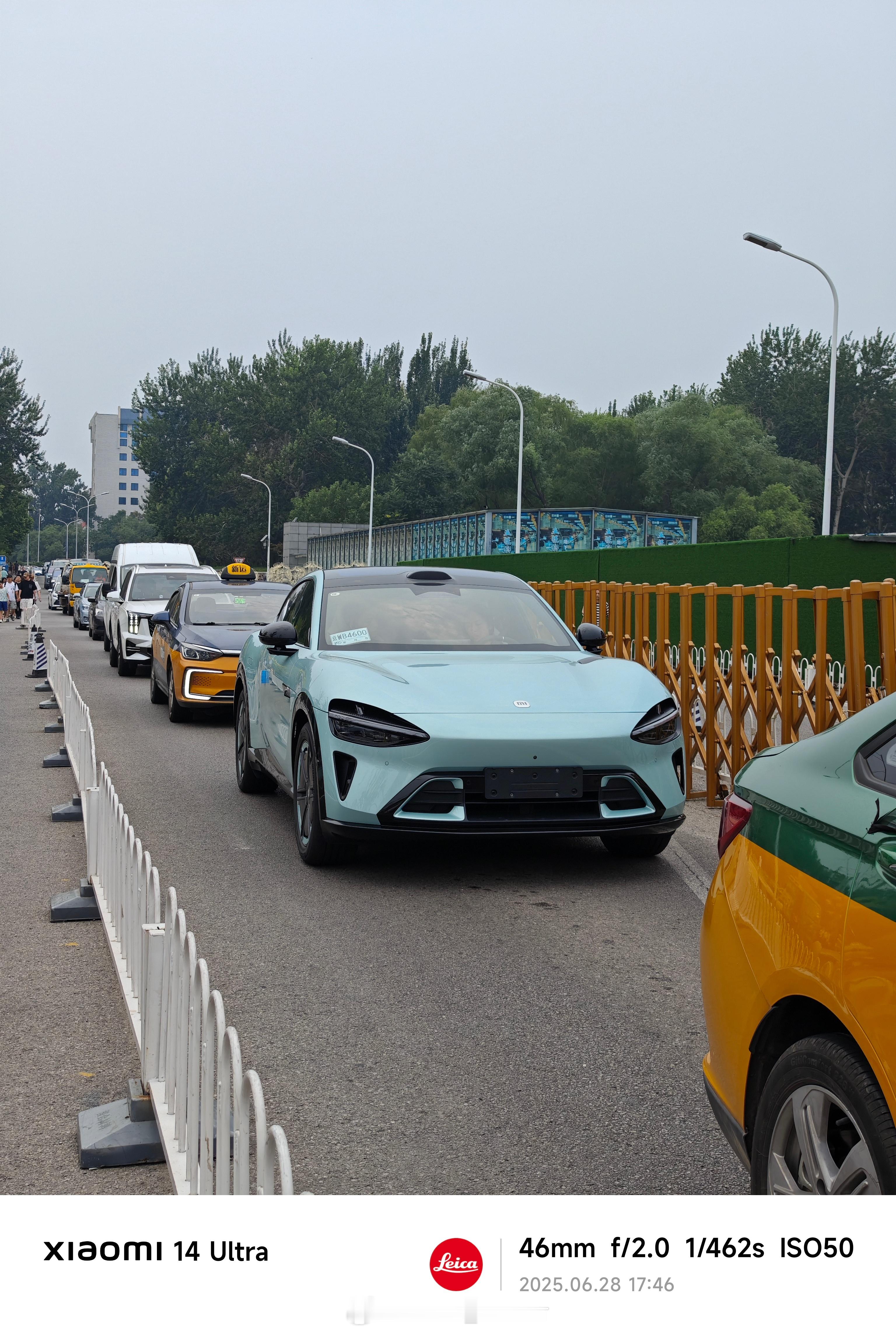 小米YU7标准版实拍，影青色怎么样？[墨镜]​​​
