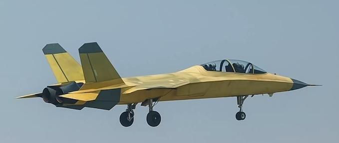 一身黄皮成功首飞，中国航母添王牌舰载机，“超级小黄蜂”来了！别小看这一身黄