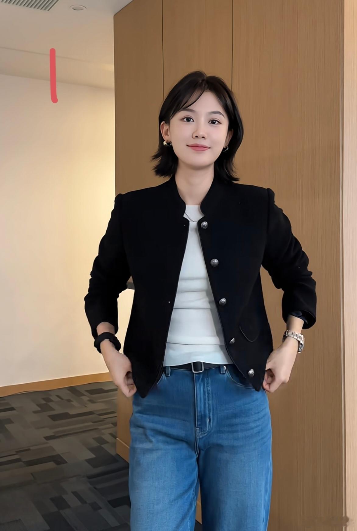 她们三个有一个是富二代，你觉得是几号？​​​