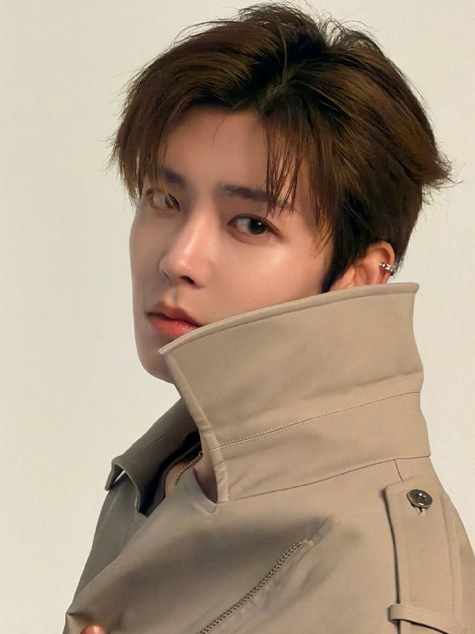 1.白宇的《冬去春来》预计今年会在中旬播出，现在已经在排档期了。2.郭晓婷王天辰