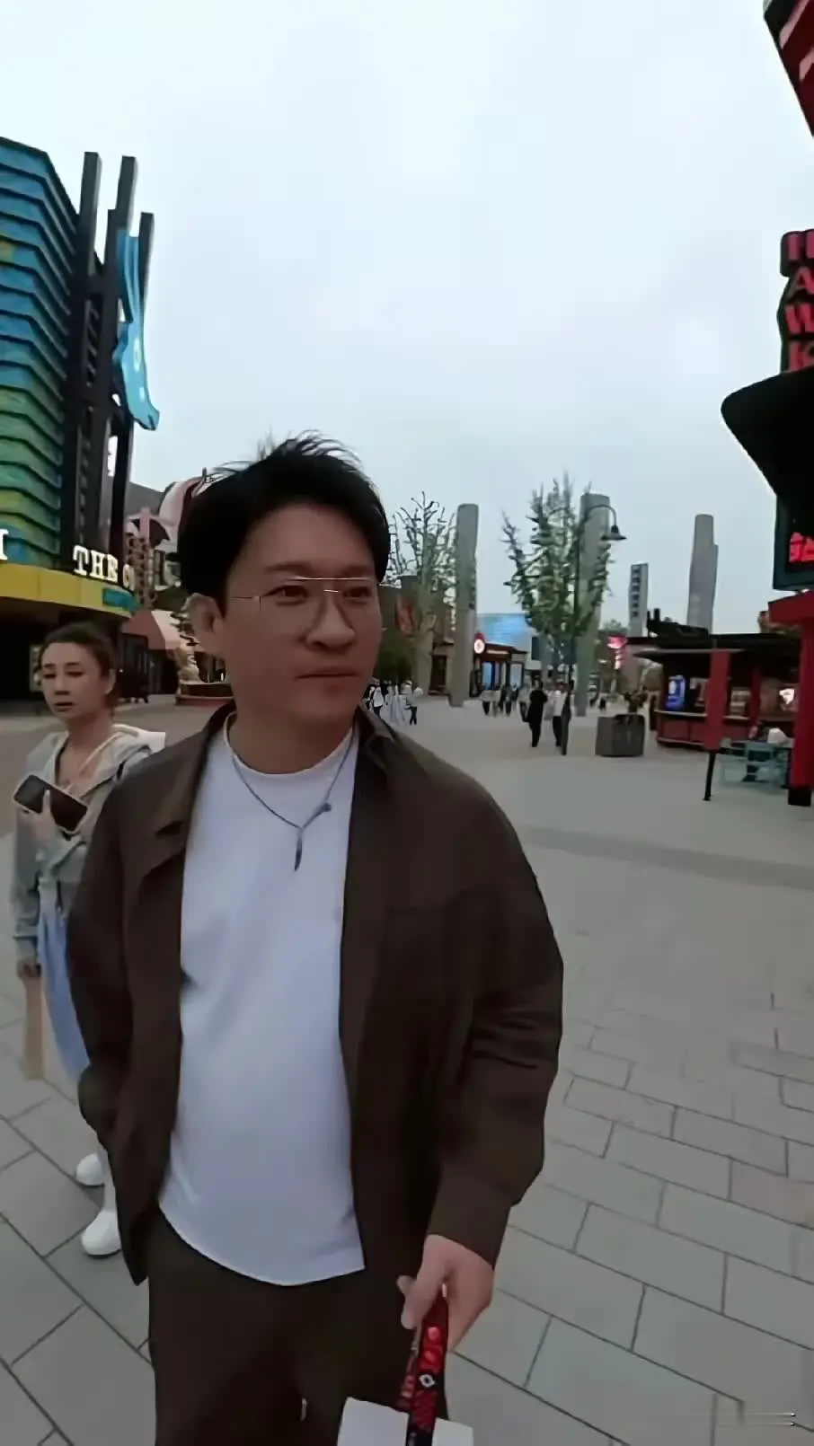 曹金在德云社的地位要比今天岳云鹏的地位高的不是一星半点的，他至少是德云社的郭德纲