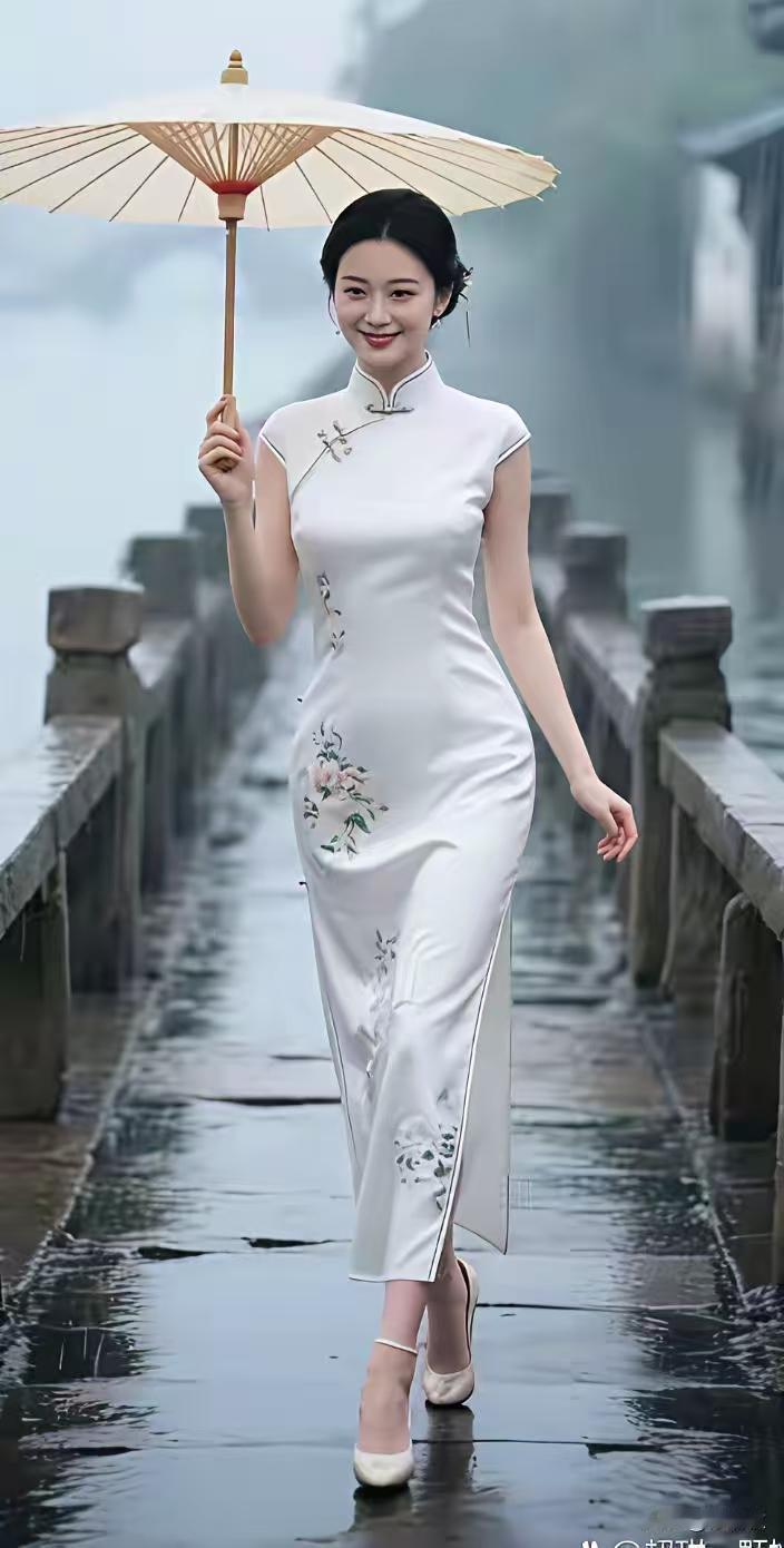 忆秦娥·旗袍韵旗袍绝，百年传承风姿烈。风姿烈，国风古韵，岁华难灭。