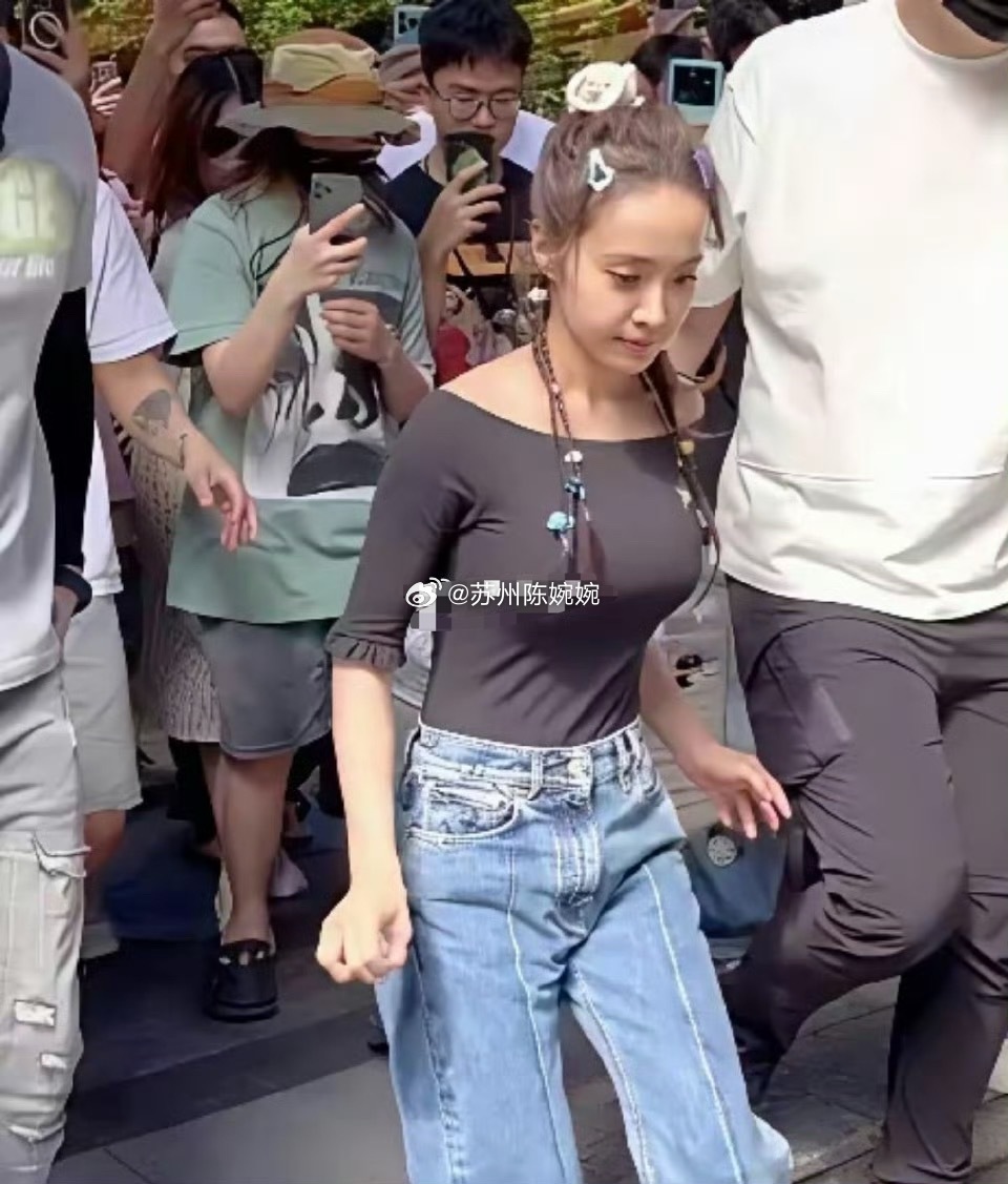 年近50还跟少女一样，周杰伦不后悔我不信。