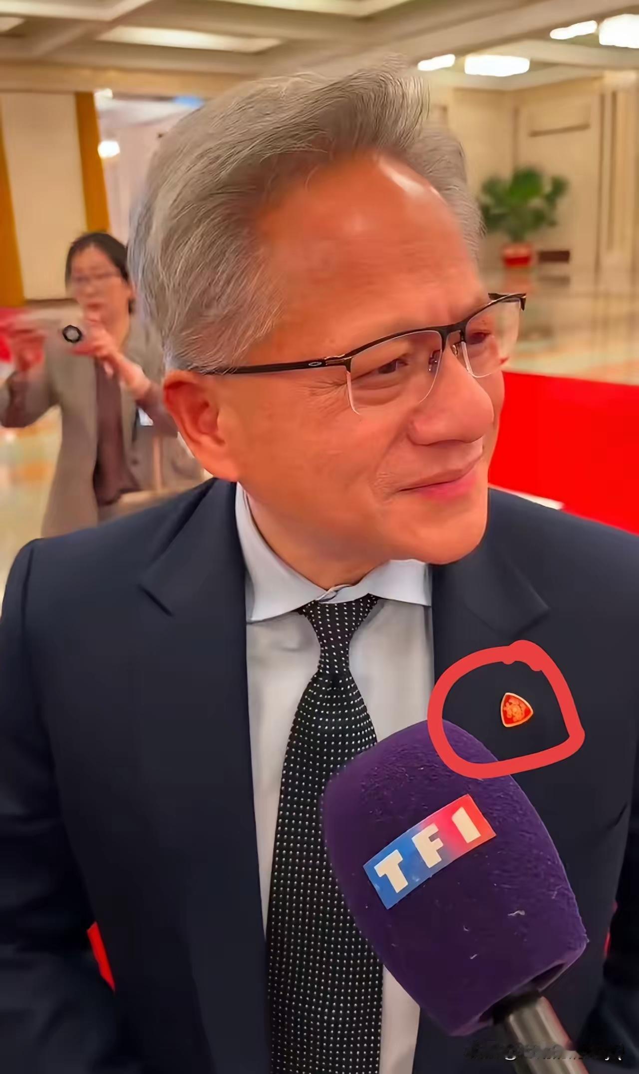 有没有人知道，这个跟莲花车标一样的东西到底是什么！
