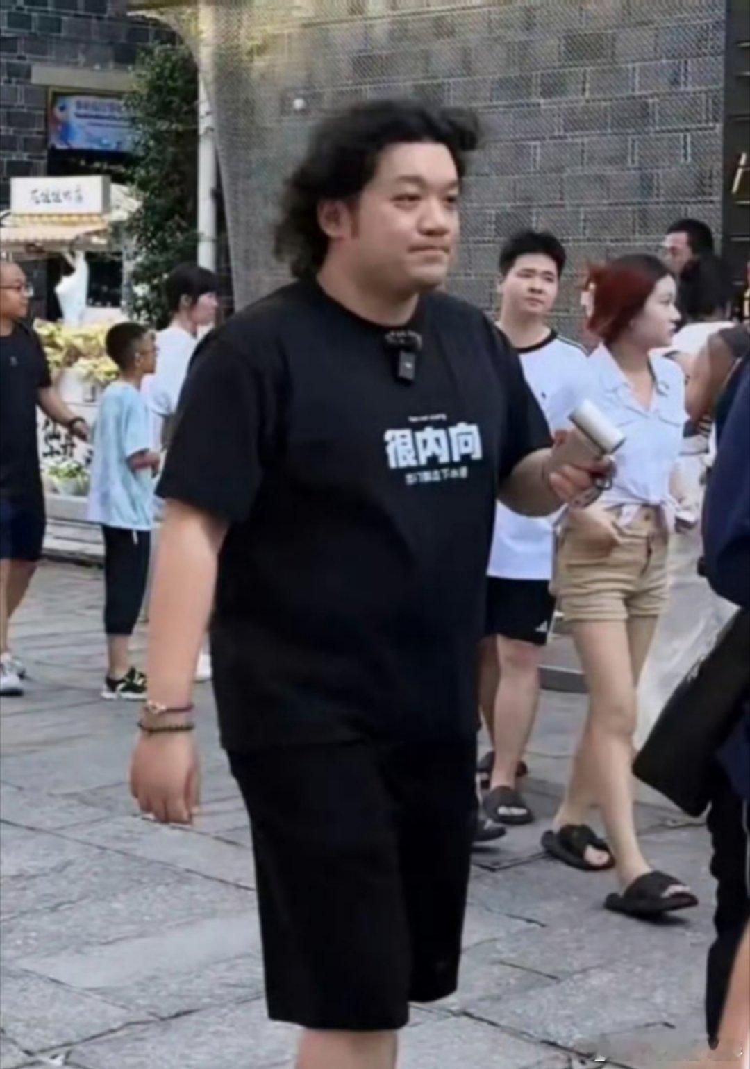 所以，尤浩然身上的T恤有链接吗🔗感觉上面的字很个性[doge]我喜欢家有儿女小