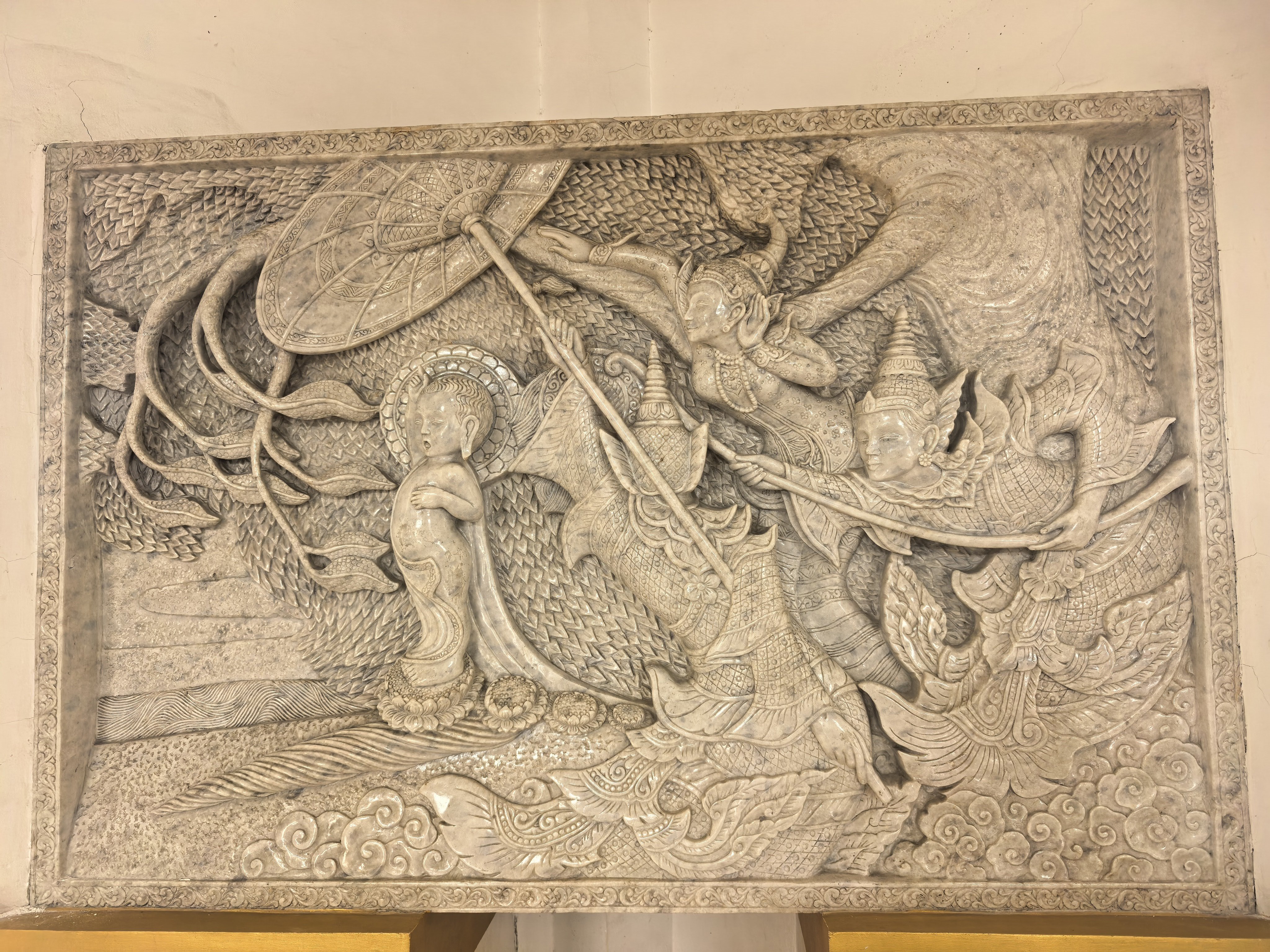 时隔两年再来洛阳，白马寺外围修葺一新，大雄殿周边仍在施工。这回网约车下车点距离白马寺有点绕远了，新建