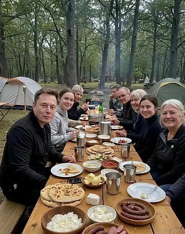 有钱人的聚餐，这真一点蔬菜都不吃啊。​​​