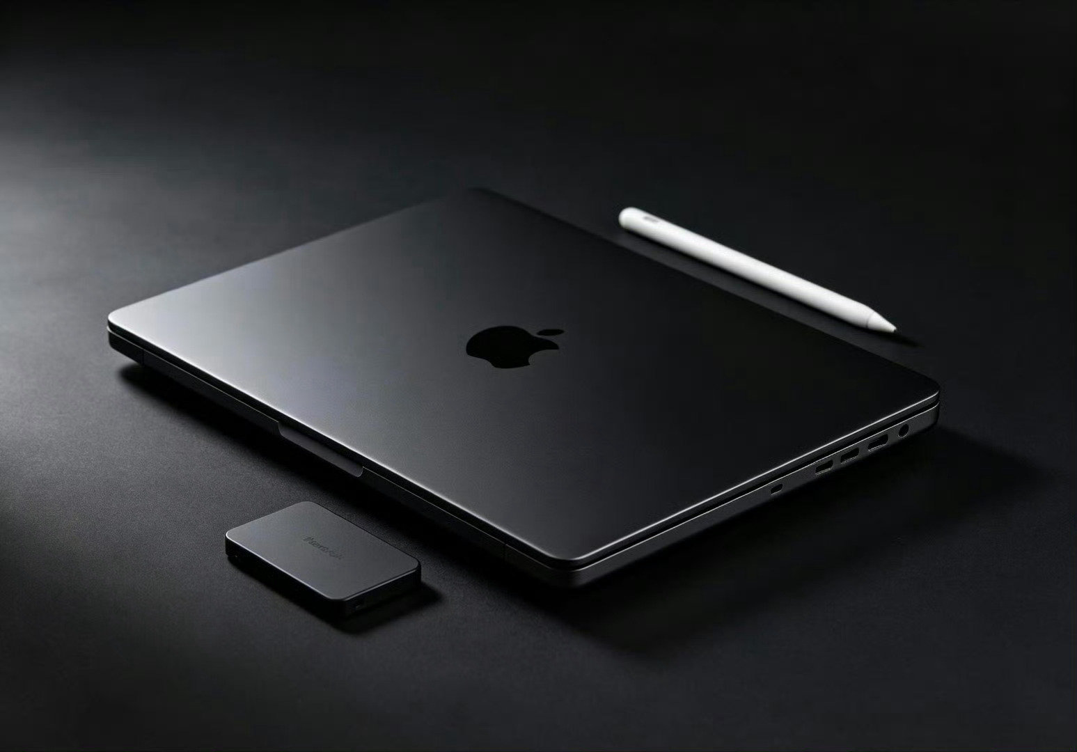 网传将推出全新设计MacBookPro，据说有14.3英寸和16.3英寸尺寸，搭载M5Pro和M5M