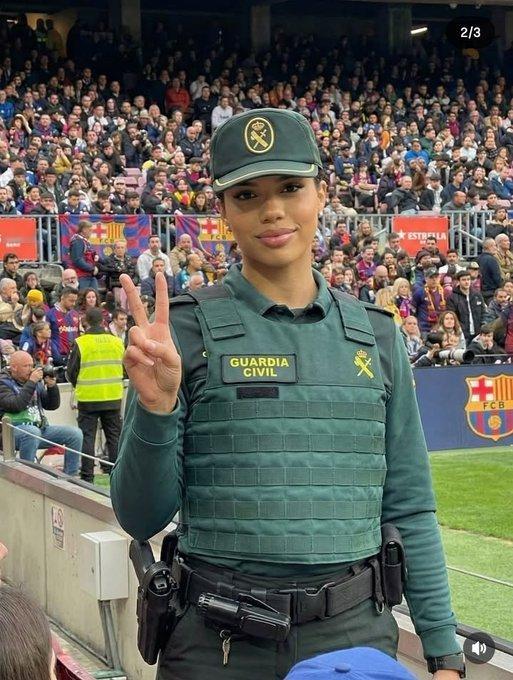 这位在诺坎普球场执勤的安保在社交媒体上爆红了！