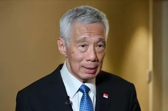 新加坡方面终于怕了！李显龙说了一句大实话：如果世界都按美国的规矩玩，小国就真没活
