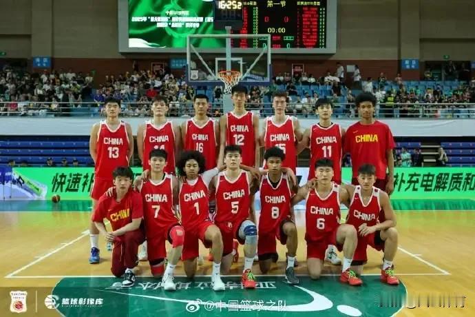 中国男篮阵中再添三名混血球员！中国U19青年男篮在近期的一系列热身赛中取得了