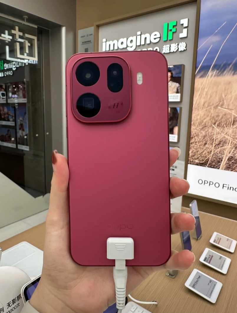 OPPOFindX9和OPPOFindX9Pro已经在OPPO门店展出