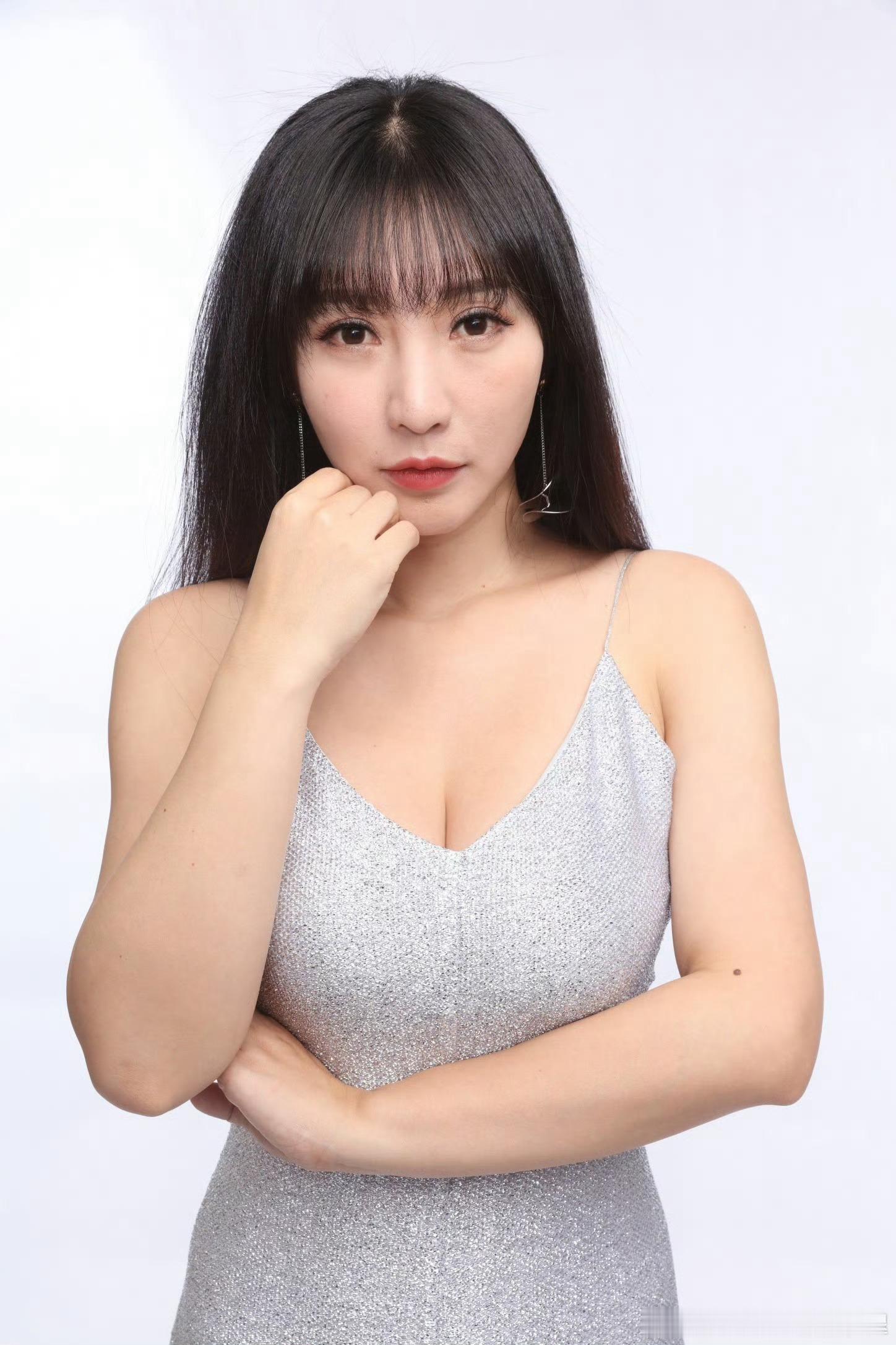 柳岩体面柳岩吊带生图（qiu）​​​