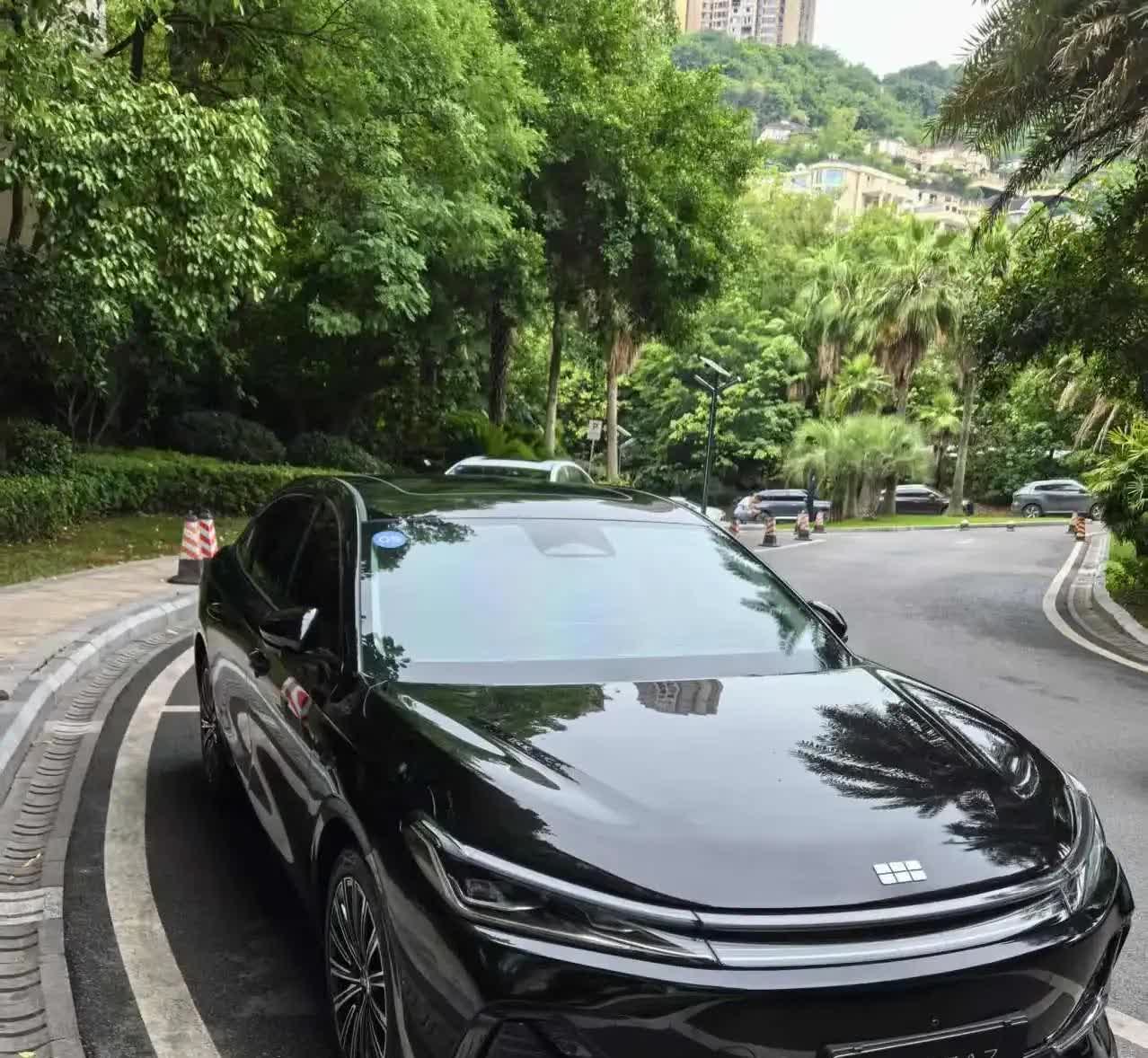 吉利银河a7今晚即将上市，估计会出一个预售价！！此款新车将会是继银河星耀8插混轿