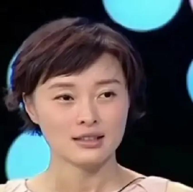 洁癖14年，她第一次让别人坐床吴越在采访里叹气：那天柯蓝进门，我盯着她鞋底