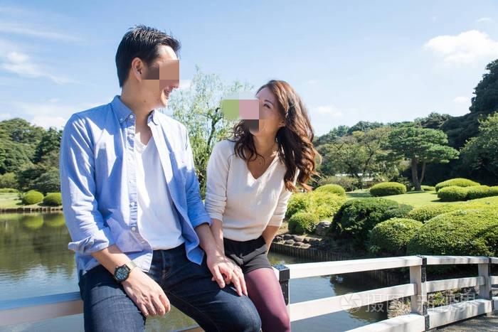 辽宁大连一名男子婚内出轨，被妻子抓现行后痛哭流涕求原谅，当场写下千字悔过书，把出