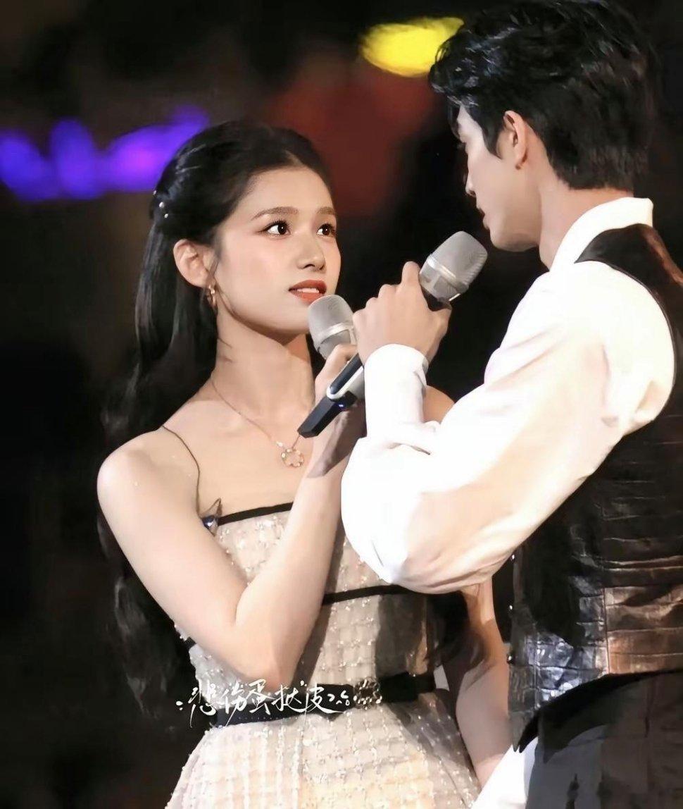 宋威龙和赵今麦这对CP确实很火，相比之下，他和张婧仪的CP热度短期内估计很难超越