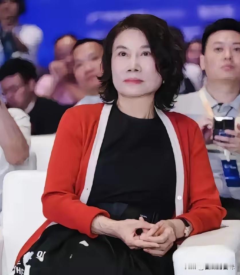 脸都不要了！北京、上海的家电卖场和仓库，格力新空调的箱子正面直接印着“全铜管”这